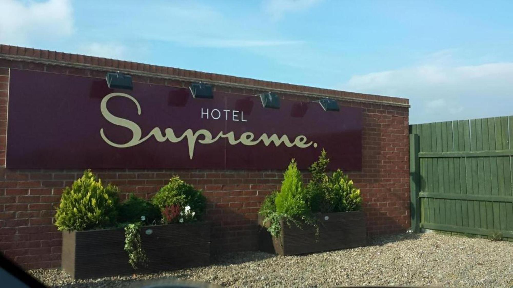 Boston Supreme Hotel Екстериор снимка